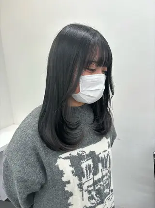 セミロング カラー 抜け感レイヤー︴ ニュアンスカラーのヘアスタイル