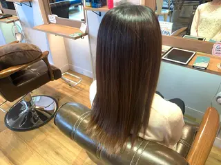 ロング ツキダテ ユイのヘアスタイル