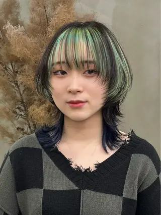 ミディアム カラー イツク ⚡️ ルーツ/ハイトーンのヘアスタイル