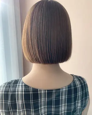 ショート カラー hubhair レイヤー/透明感のヘアスタイル