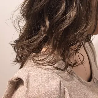 ミディアム カラー レイヤー/大人ボブ| ワタナベ リョウカのヘアスタイル