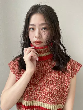 ミディアム 緑川 瑞穂のヘアスタイル