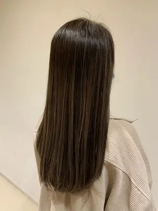 ロング カラー 本間 良のヘアスタイル