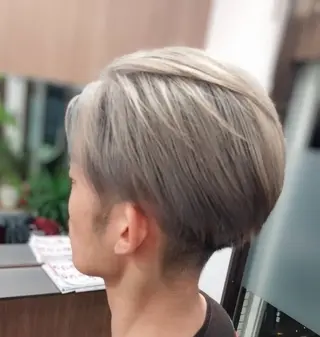 メンズ トータル   ビューティー アイズのヘアスタイル