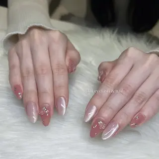 ネイル ami 𝜗𝜚˚⋆のネイルデザイン