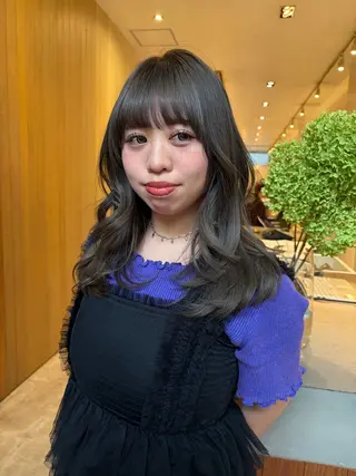 ミディアム カラー 中野 ちよのヘアスタイル