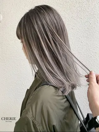 セミロング カラー CHERIEブリーチ ダブルカラー 天神のヘアスタイル
