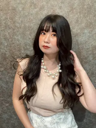 ロング グラスヘアー石垣 渕 七海のヘアスタイル