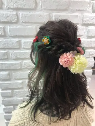セミロング ヘアアレンジ 【暖色カラー特化】 中山由梨のヘアスタイル