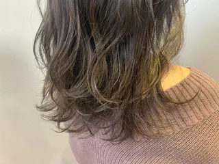 セミロング カラー 【Uneユヌ】菊地 春那のヘアスタイル