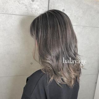 ミディアム 岸川 恭子のヘアスタイル