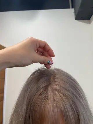 カラー ミルクティー× グレージュMOMOのヘアスタイル