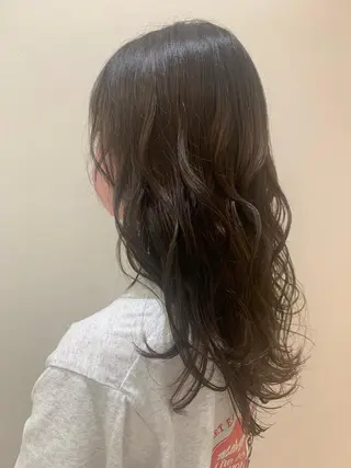 ロング カラー 川上 美咲のヘアスタイル