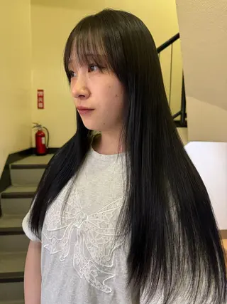 カラー 寺崎 由衣のヘアスタイル