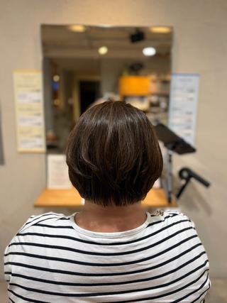 ショート カラー momoka オリーブ/ベージュのヘアスタイル