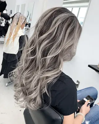 カラー 伊藤七奈/名古屋/ ハイトーン/ブリーチのヘアスタイル