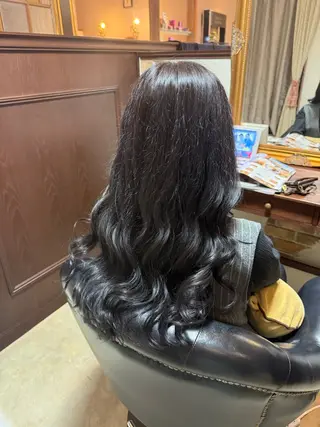 ロング カラー 安中 莉椰のヘアスタイル