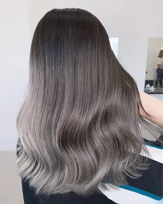 セミロング カラー ブリーチ 透明感HIDEのヘアスタイル