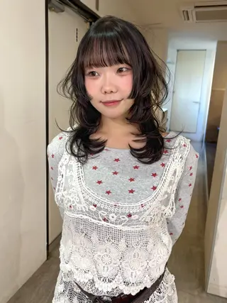 ミディアム カラー mizuki/ピンク ベージュ.レイヤーのヘアスタイル