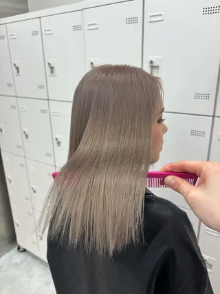セミロング カラー 抜け感レイヤー︴ ニュアンスカラーのヘアスタイル