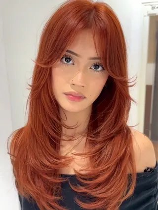 セミロング 守屋 歩夢 レイヤーカットのヘアスタイル