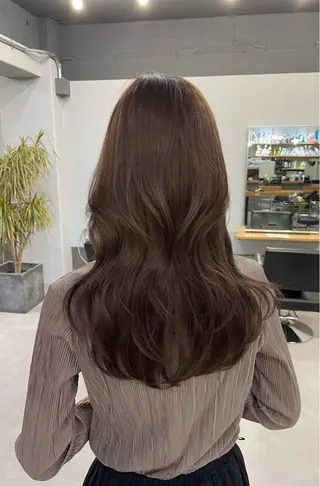 ミディアム カラー レイヤーカット 西村あきやのヘアスタイル