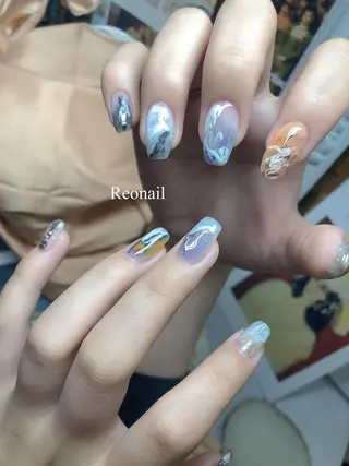 ミディアム ネイル Blowe ニュアンスのネイルデザイン