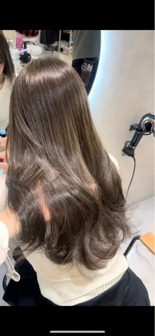 ロング ブリーチなしベージュ レイヤーカットはるかのヘアスタイル