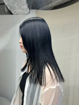 セミロング カラー AKO .のヘアスタイル