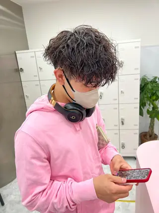 ショート カラー パーマ メンズ メンズパーマ特化 TAIGAのヘアスタイル