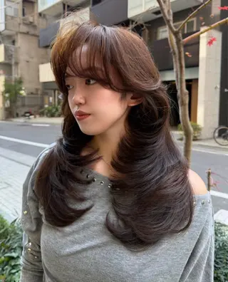 ロング Miho/海外レイヤ ー/バタフライカットのヘアスタイル