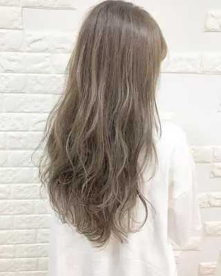 ロング 横浜ブリーチムラ直し ハイトーン/ブリーチのヘアスタイル