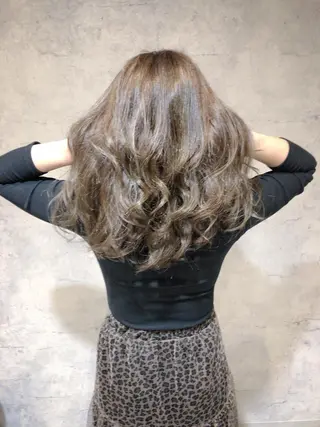 ロング 艶髪/ハイトーン Sherryのヘアスタイル