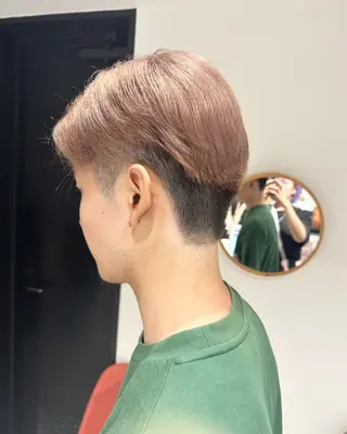 カラー メンズ ブリーチ特化/ 派手髪/デザイン🎨のヘアスタイル
