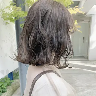 セミロング カラー ネイル ハイトーンボブ 前田 表参道　グレージュのヘアスタイル