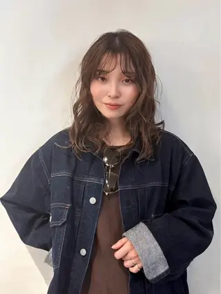 セミロング 亀澤 瑚奈のヘアスタイル
