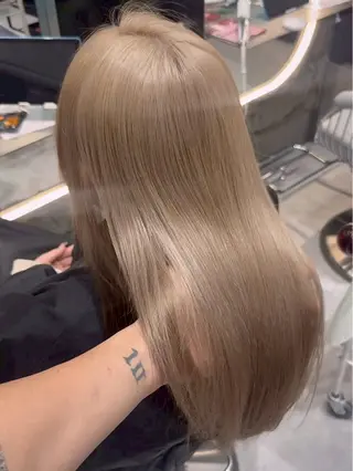 ロング カラー Lond Le'a /ハイトーンカラーのヘアスタイル
