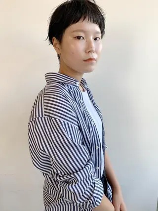 ショート カラー 榑松 恵里のヘアスタイル