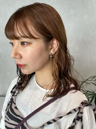 セミロング カラー パーマ ナチュラル透明感🌱 小山美樹子のヘアスタイル