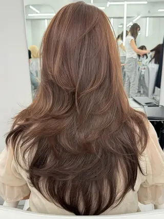 ロング カラー 顔まわりの神様✨ 透明感カラー藤嶋秀幸のヘアスタイル