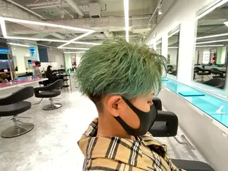 ショート カラー メンズ センターパート/毛 流れ/パーマ特化のヘアスタイル
