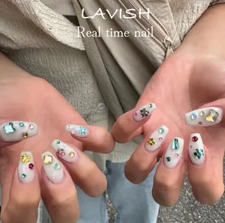 ネイル LAVISH 大和店 emi・:*+のネイルデザイン