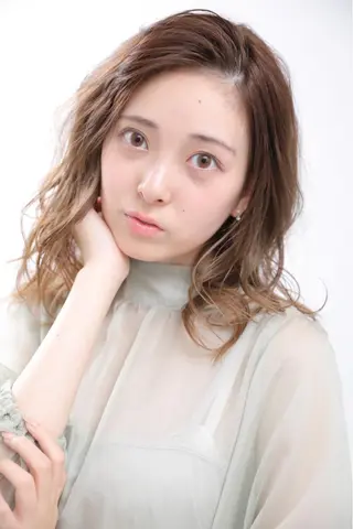セミロング 神田 菜々子のヘアスタイル