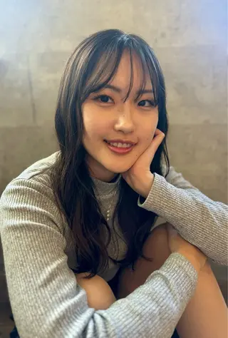 ロング カラー 豊崎 左知のヘアスタイル