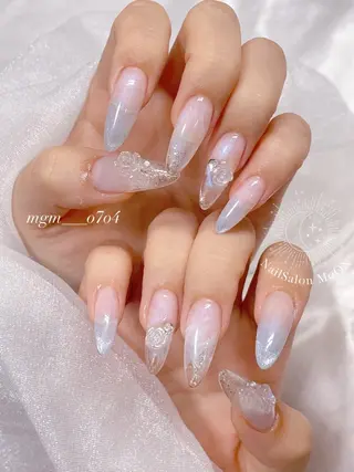 MoON...❤︎ MeGuのネイルデザイン