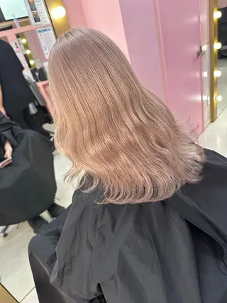 セミロング カラー ブリーチ特化🌈 MANATOのヘアスタイル