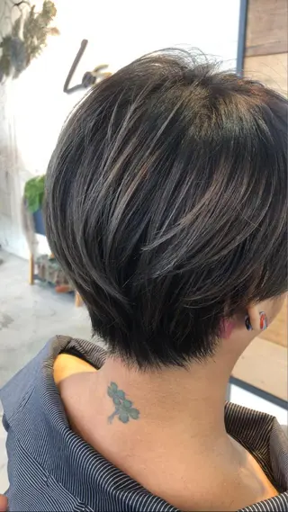 ショート ハイライトバレイヤー ジュ&縮毛矯正✨櫻野のヘアスタイル