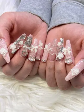ネイル さゆり￤推しキャラ ￤ロングネイル🩷のネイルデザイン