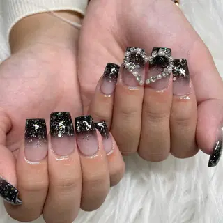 ミディアム ネイル Y. Sのネイルデザイン
