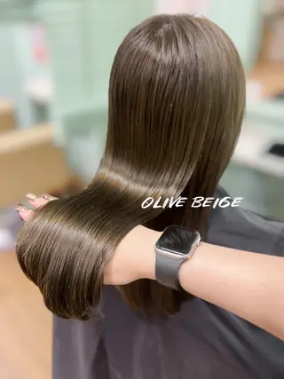 ロング 髪質改善／巻けるスト レート AYAKAのヘアスタイル